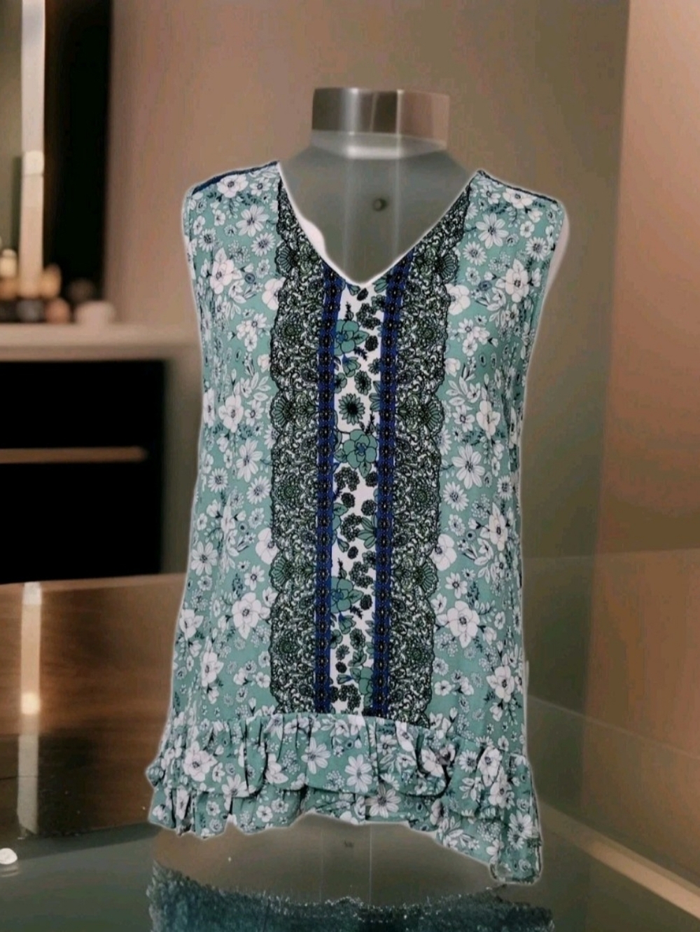 Floral V-Neck Ruffle Hem Camisole in Seafoam Green